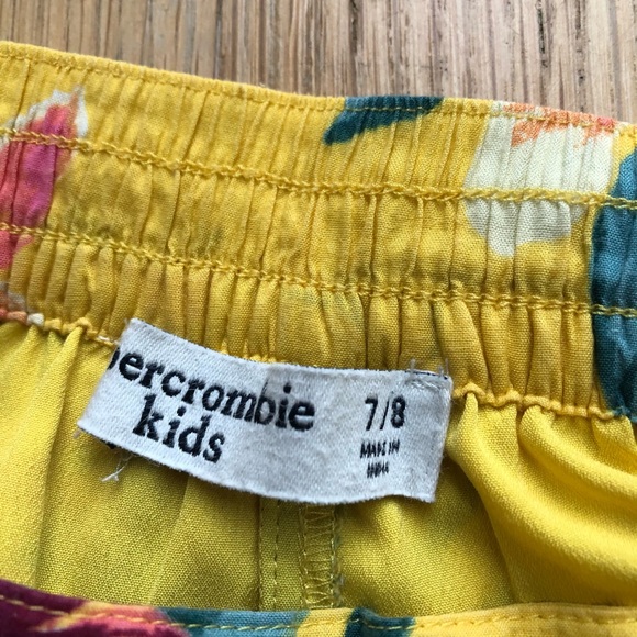 Abercrombie Cotton Shorts - Picture 2 of 3